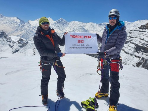 Ascension du Thorong peak 6201m et tour des Annapurnas